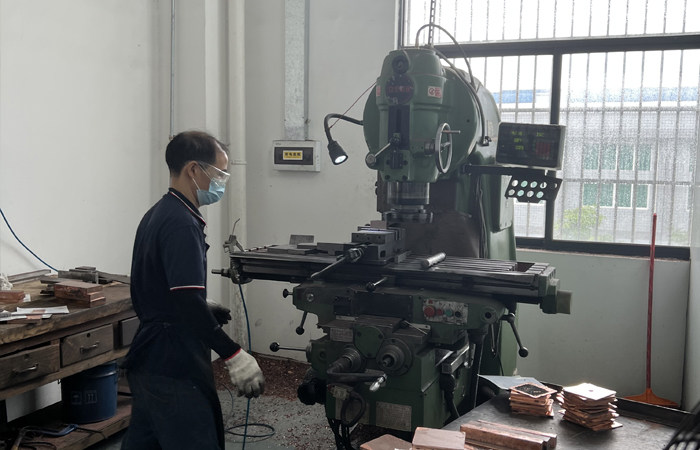 高(gao)速(su)鋼(gang)車(che)間一(yi)角